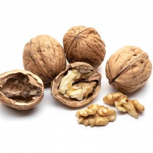 گردو با پوست